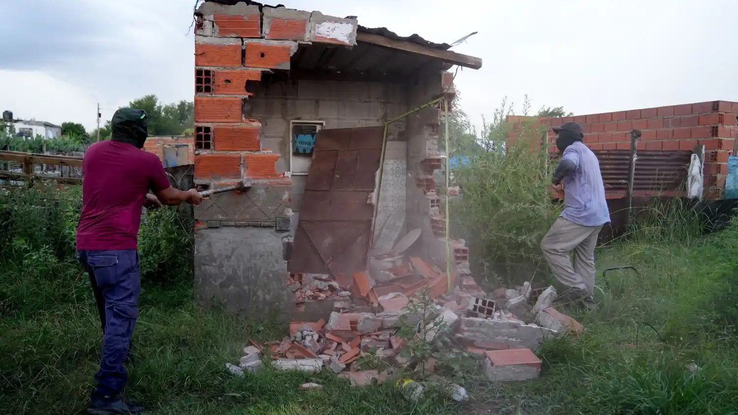 Derrumbaron un punto de venta de drogas en zona sudoeste