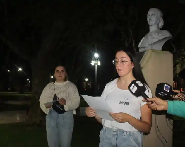 Dos jóvenes militantes hicieron uso de la palabra.