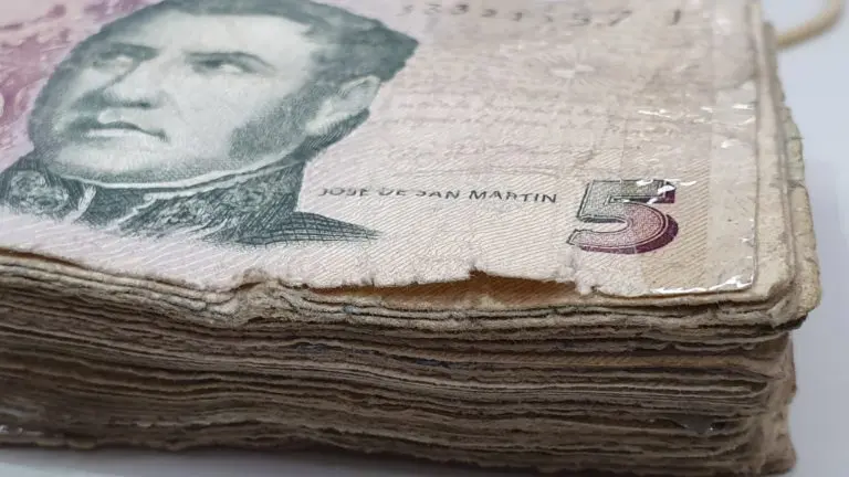 Nuevo plazo para canjear los billetes de $ 5 en el banco