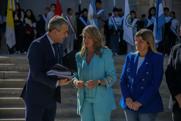 Tricentenario: Javkin presentó la ordenanza de autonomía municipal de Rosario