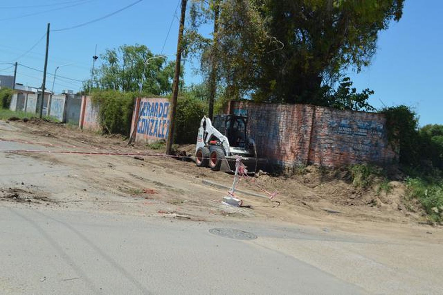 Construyen vereda en calle Alem