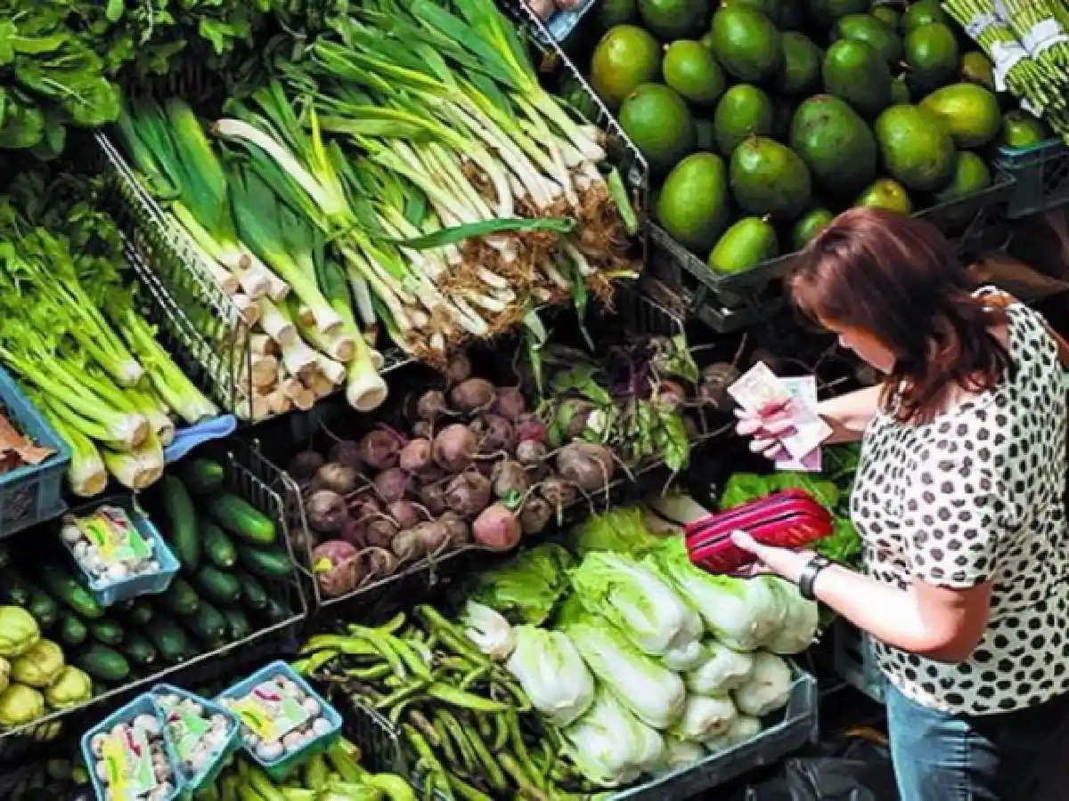 Se derrumba la confianza de los consumidores en la economía 