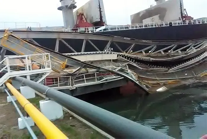 Cayó estructura en Pier 12