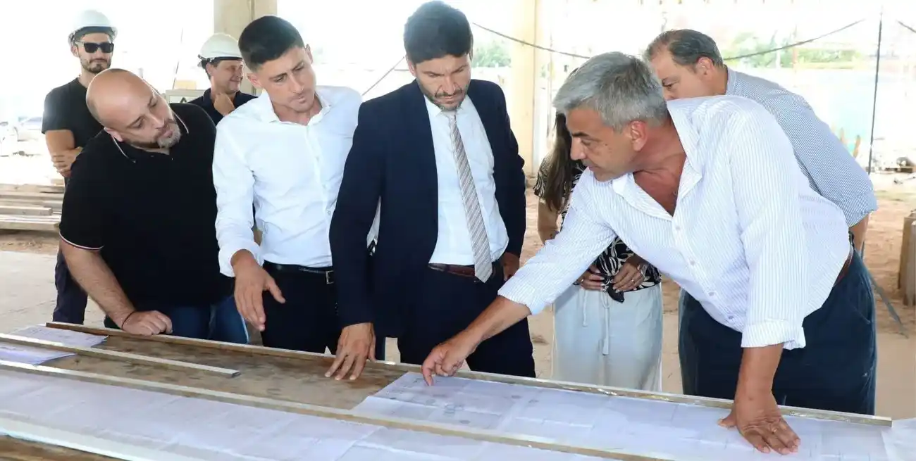 El gobierno provincial busca más recursos para no detener el ambicioso programa de obras públicas. Foto: Archivo