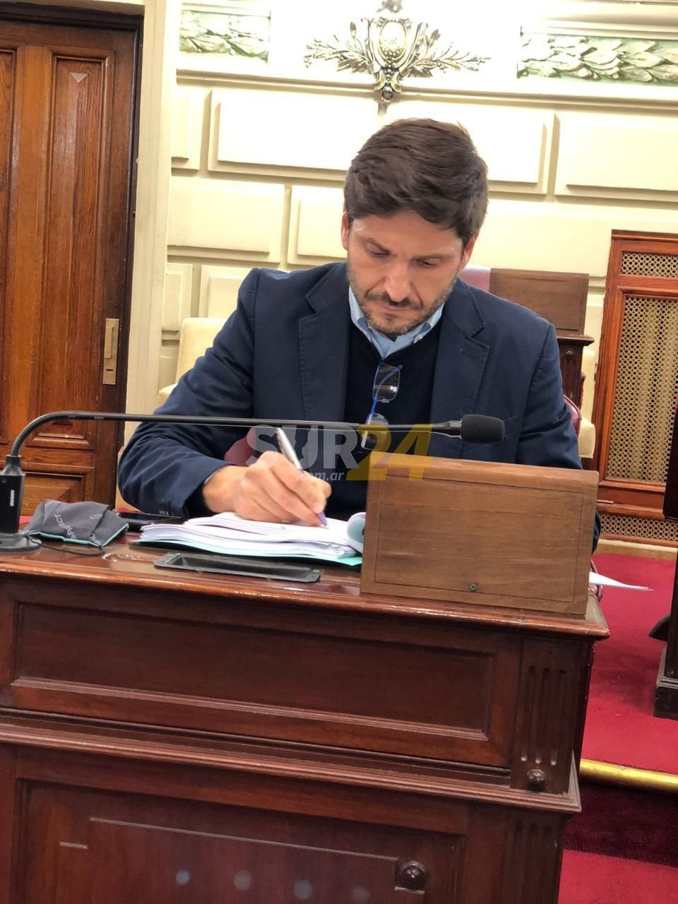 Pullaro sospecha de irregularidades en la compra de ambulancias  