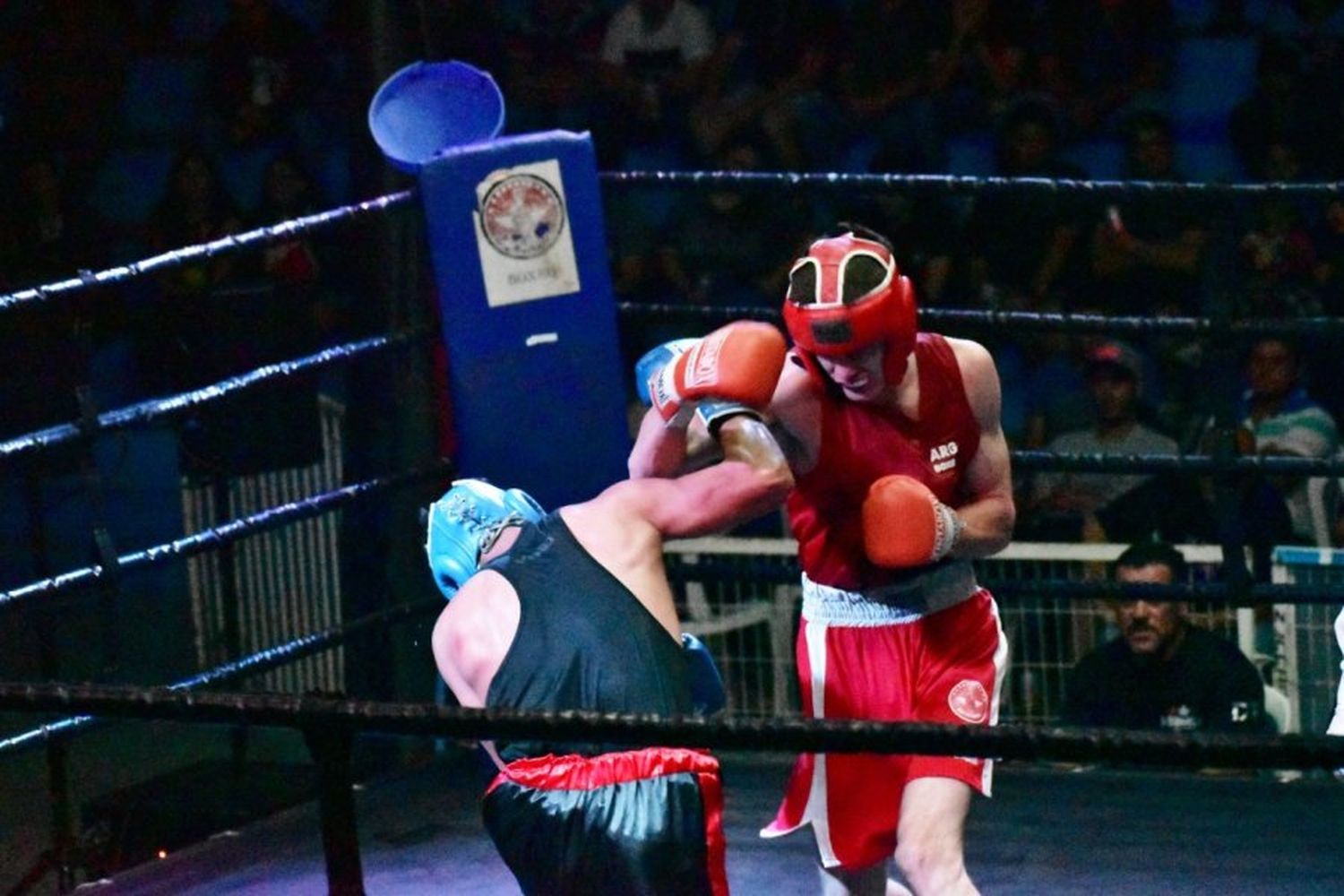 Atractiva velada boxística en el Estadio Lucio Casarín