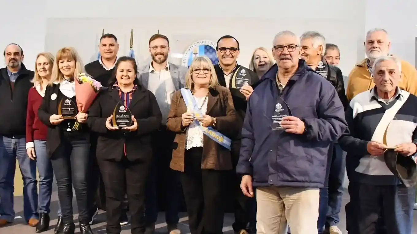 Homenaje y reconocimiento a trabajadores municipales que accedieron a la jubilación