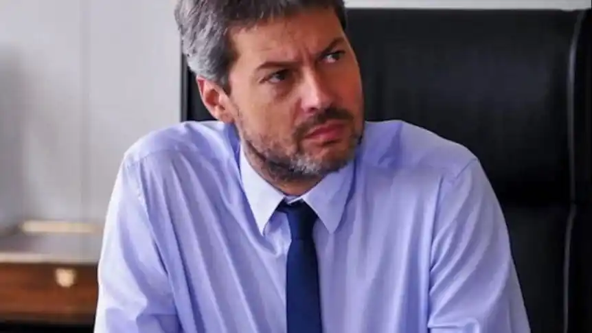 Lammens confirmó que no analizan la suspensión del fútbol