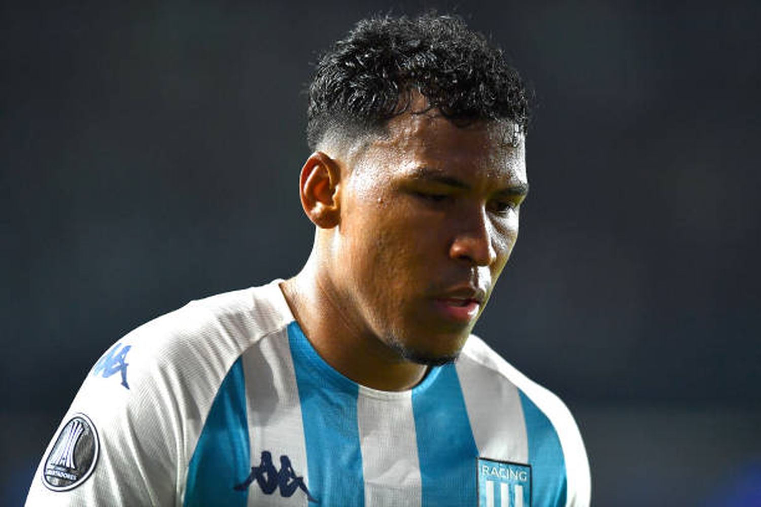 Racing espera estudios por la lesión de Roger Martínez