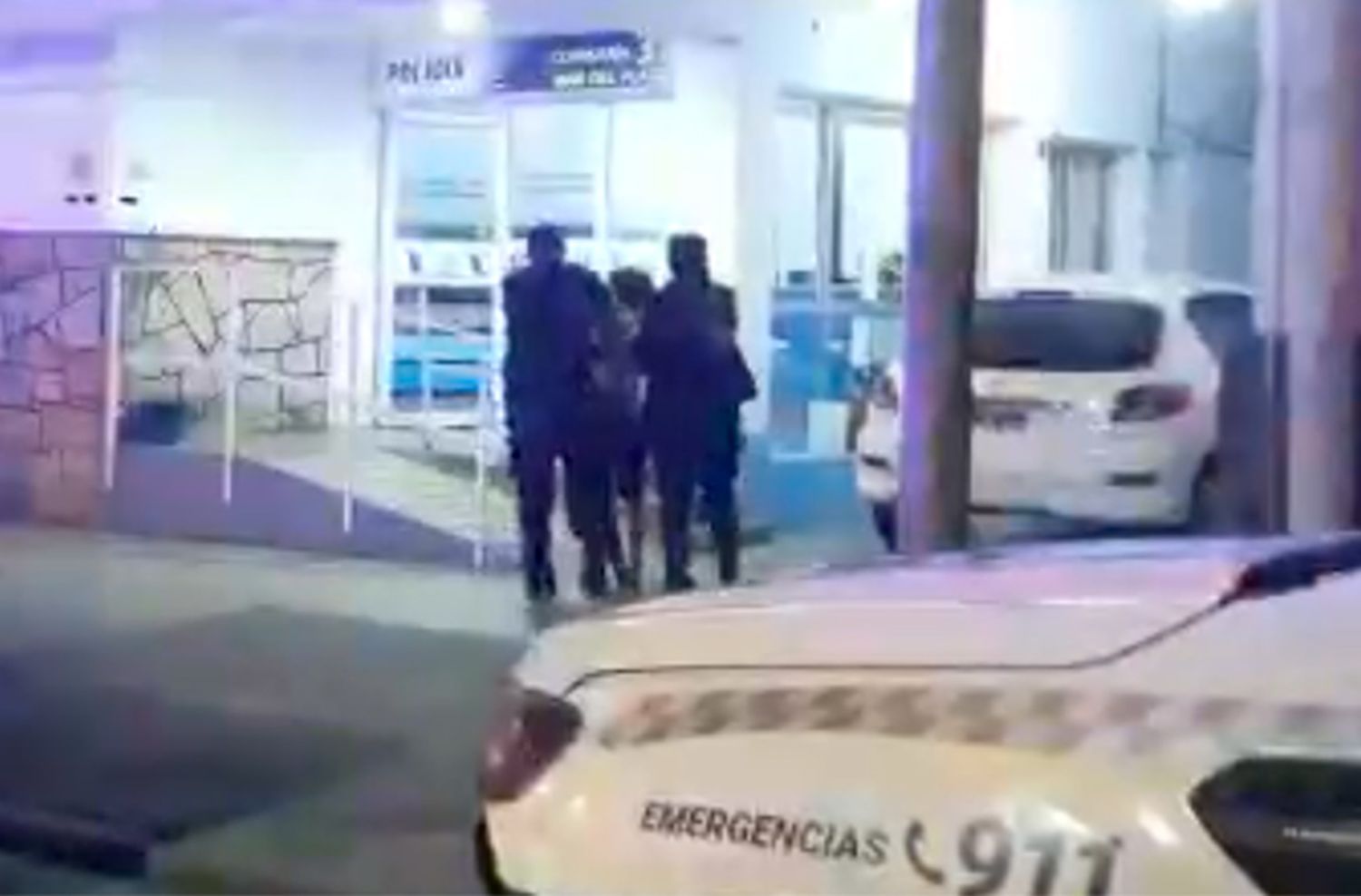 Robó dos celulares y se escondió en el patio de una casa