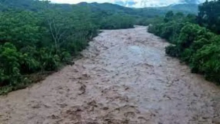 MUEREN DOS NIÑOS AHOGADOS: crecida de una quebrada en Colombia arrastró a una familia de migrantes venezolanos