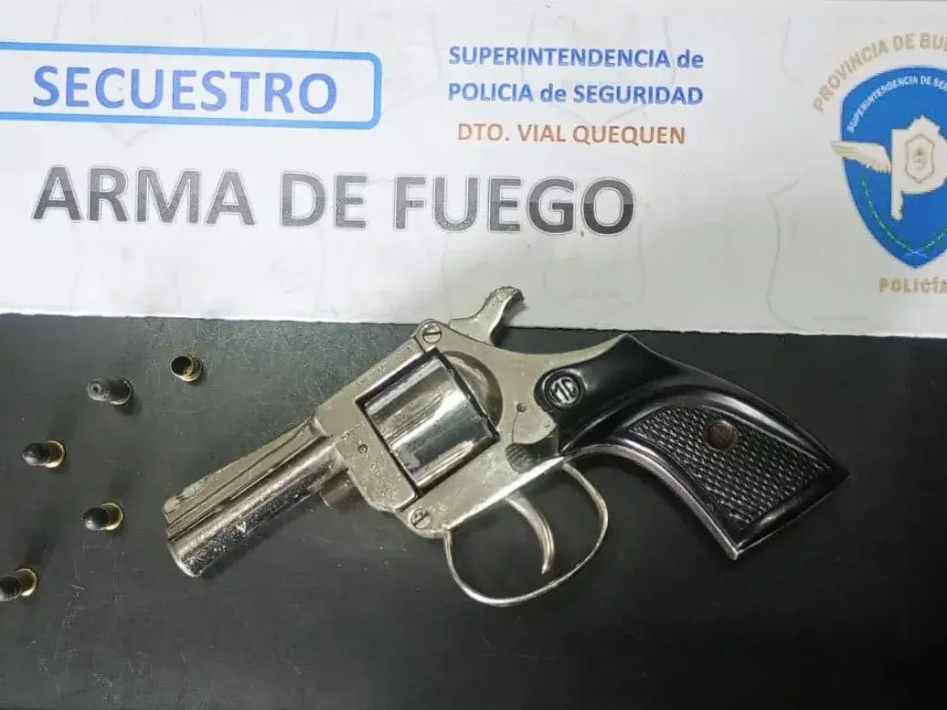 Policías secuestraron un revólver calibre 22 corto y proyectiles