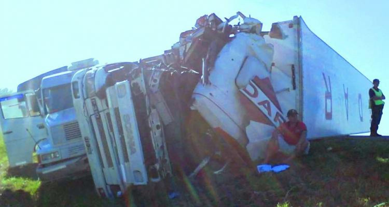 Accidente en Ruta 9: Dos camiones volcaron en el kilómetro 176