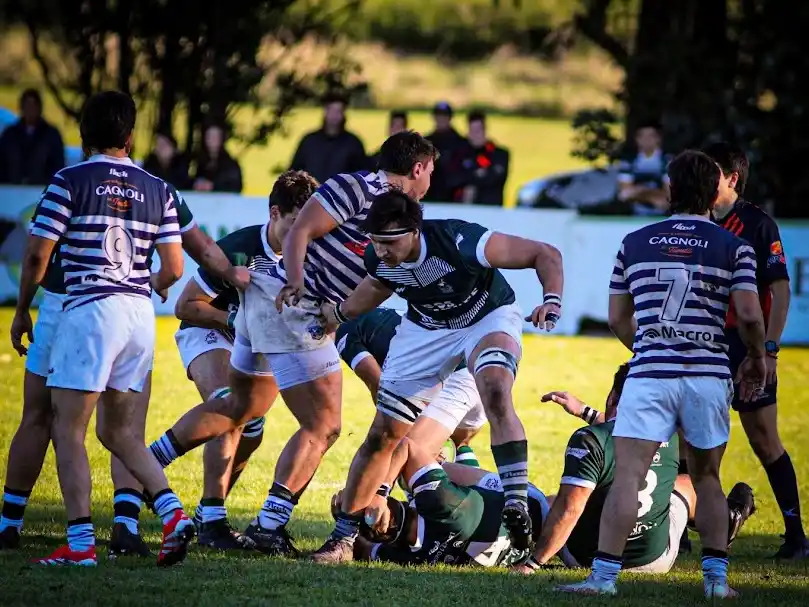 Una imagen del último clásico, jugado en Los Laureles.