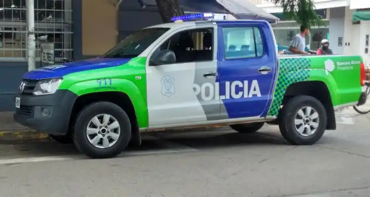 Denunció que lo abordaron en Plaza Constitución, lo tiraron al piso y lo arrollaron con una moto