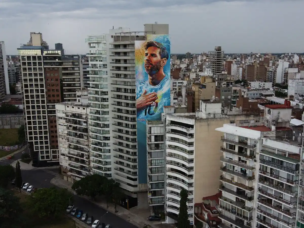 Inauguran el mayor mural de Rosario en homenaje a Messi
