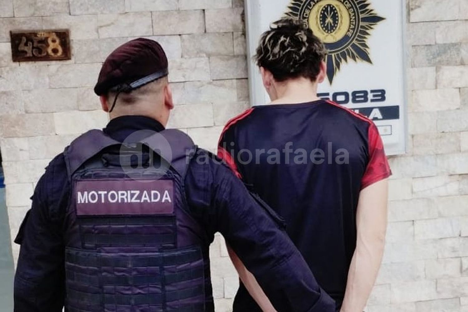 Muy sospechoso: lo encontraron dentro de una obra en construcción y lo detuvieron