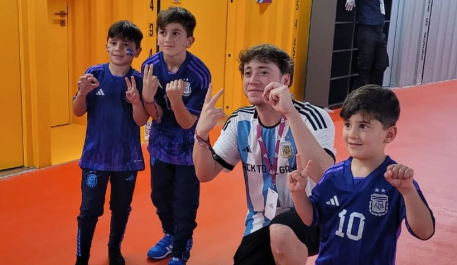 La foto “premonitoria” de Paulo Londra con los hijos de Messi