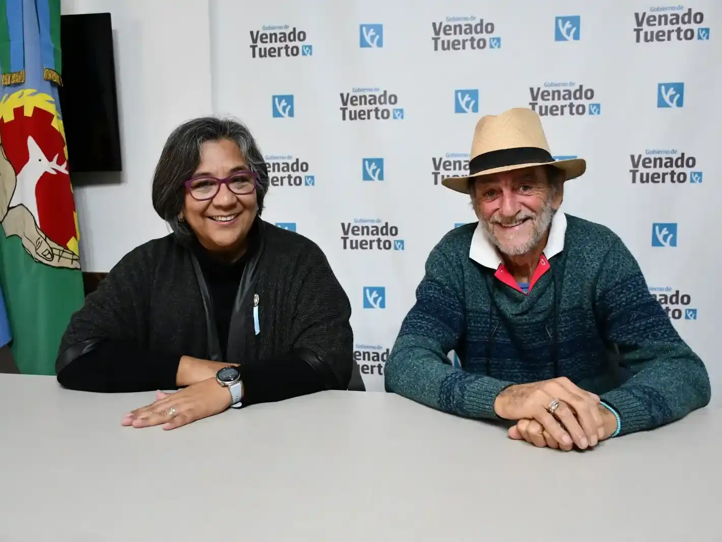 Miriam Carabajal y Oscar Poliotto, en la presentación de la muestra colectiva. Foto: MVT