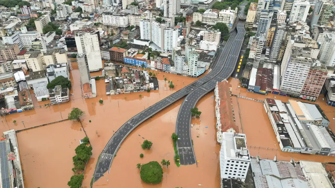 Suman 78 los fallecidos por las trágicas lluvias en el sur de Brasil