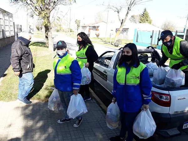 Defensa Civil sigue con entrega de bolsas del servicio alimentario