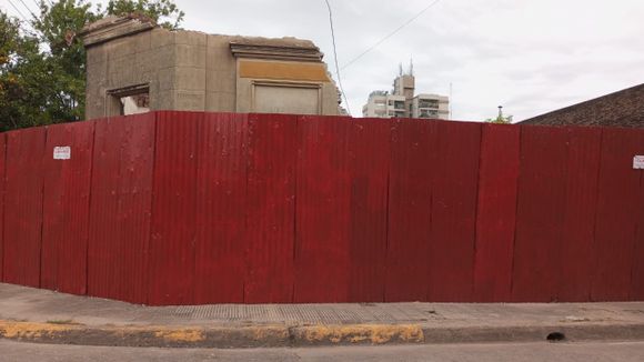 Casona de Las Heras y Rivadavia: otro atropello al patrimonio edilicio que "se clausura" después de la demolición