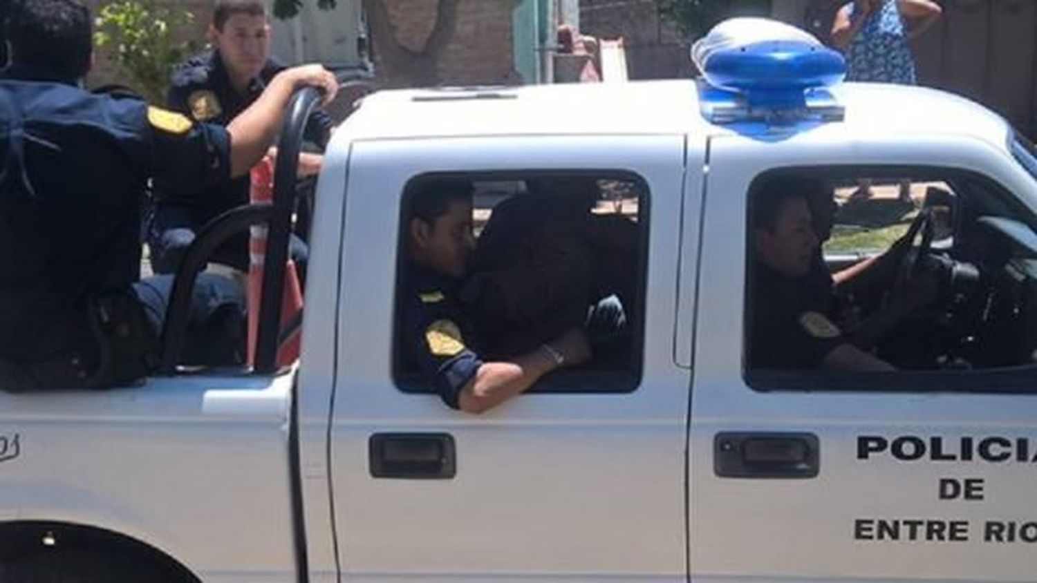 Un hombre apuñaló a su ex mujer mientras dormía
