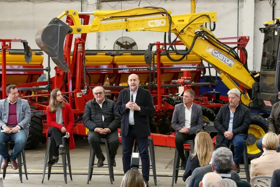 Perotti y De Mendiguren presentaron programas para fortalcer la industria y el sector agroindustrial