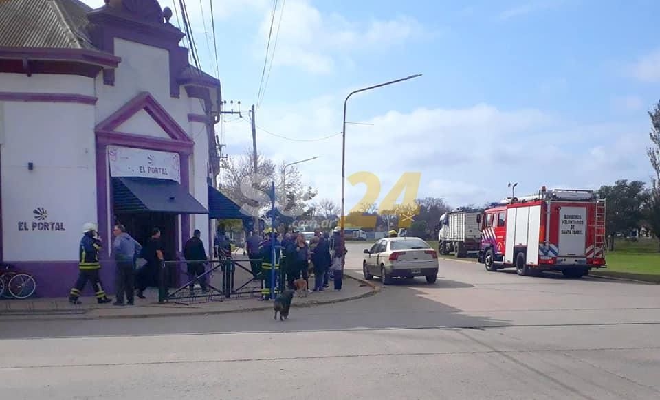 Santa Isabel: cuatro personas heridas por el derrumbe del techo de un comercio 