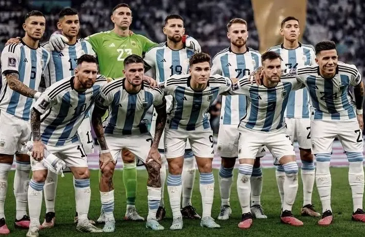 La Selección Argentina jugará con la camiseta titular la final del Mundial contra Francia