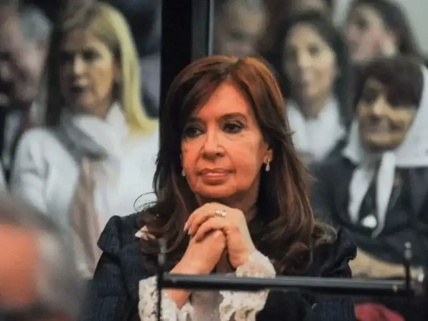 La Corte confirmó la condena de Cristina Fernández de Kirchner a 6 años de cárcel y la inhabilitación perpetua para ejercer cargos públicos.