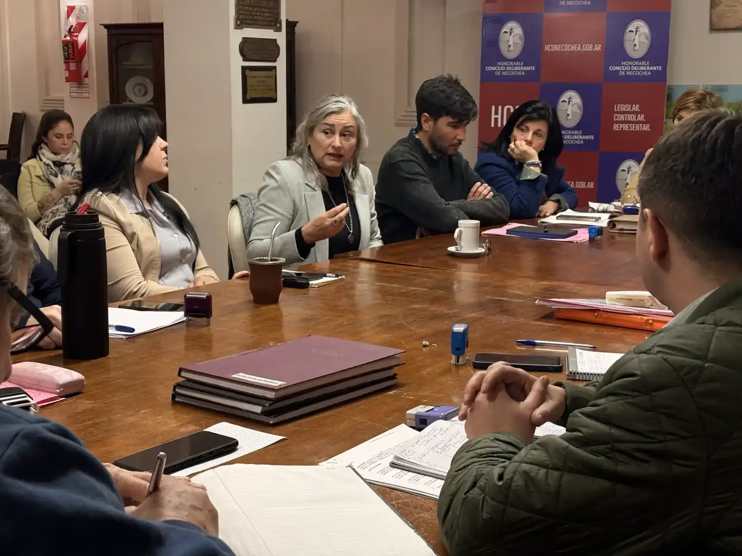 Visita. La de la jueza de Garantías Aida Lhez al Concejo, a quien Jensen Menna agradeció por haber concurrido