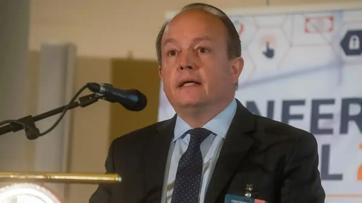 “Renunció por razones familiares, la familia se queda en Nueva York y le cuesta mucho ir y volver todo el tiempo”, fue la explicación oficial de Cottani.