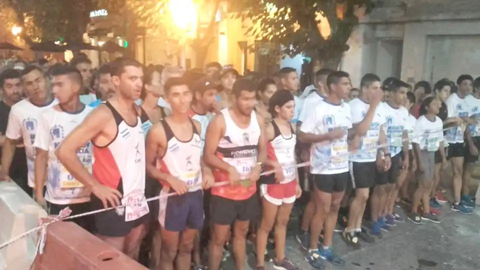 Una multitud coronó la competencia pedestre de anoche
