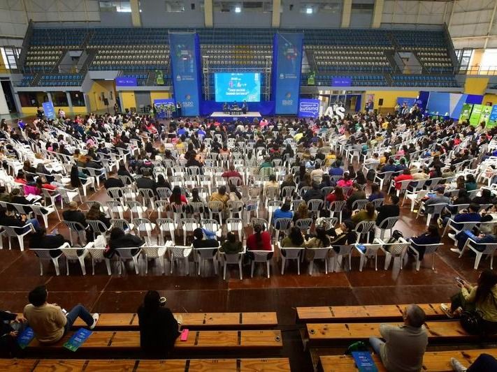 Alrededor de 2.400 personas participaron de una 
jornada sobre autismo en el Estadio Cincuentenario