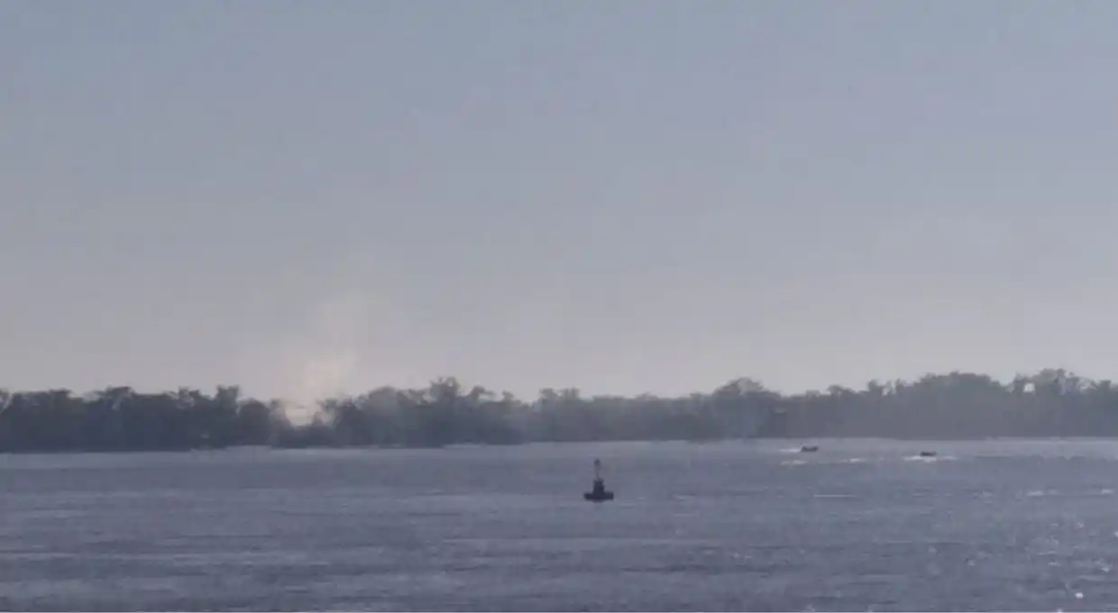 Fuego en las islas: tras una noche irrespirable, columnas de humo contra el celeste