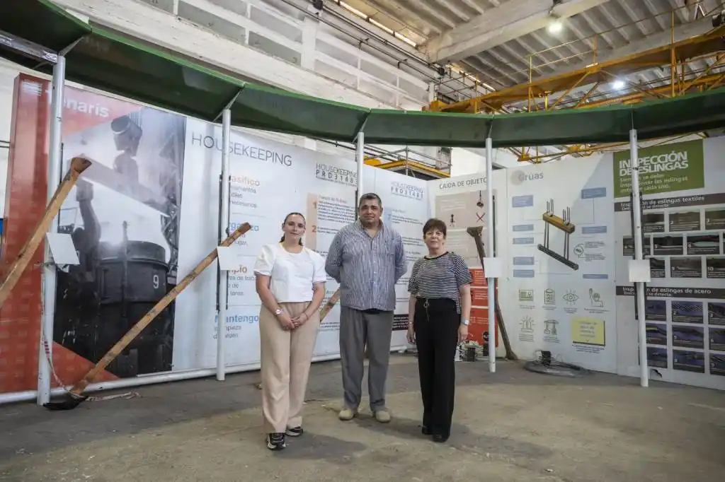 Gonzales Chaves: reunión en Siderca para la instalación de una muestra fotográfica permanente