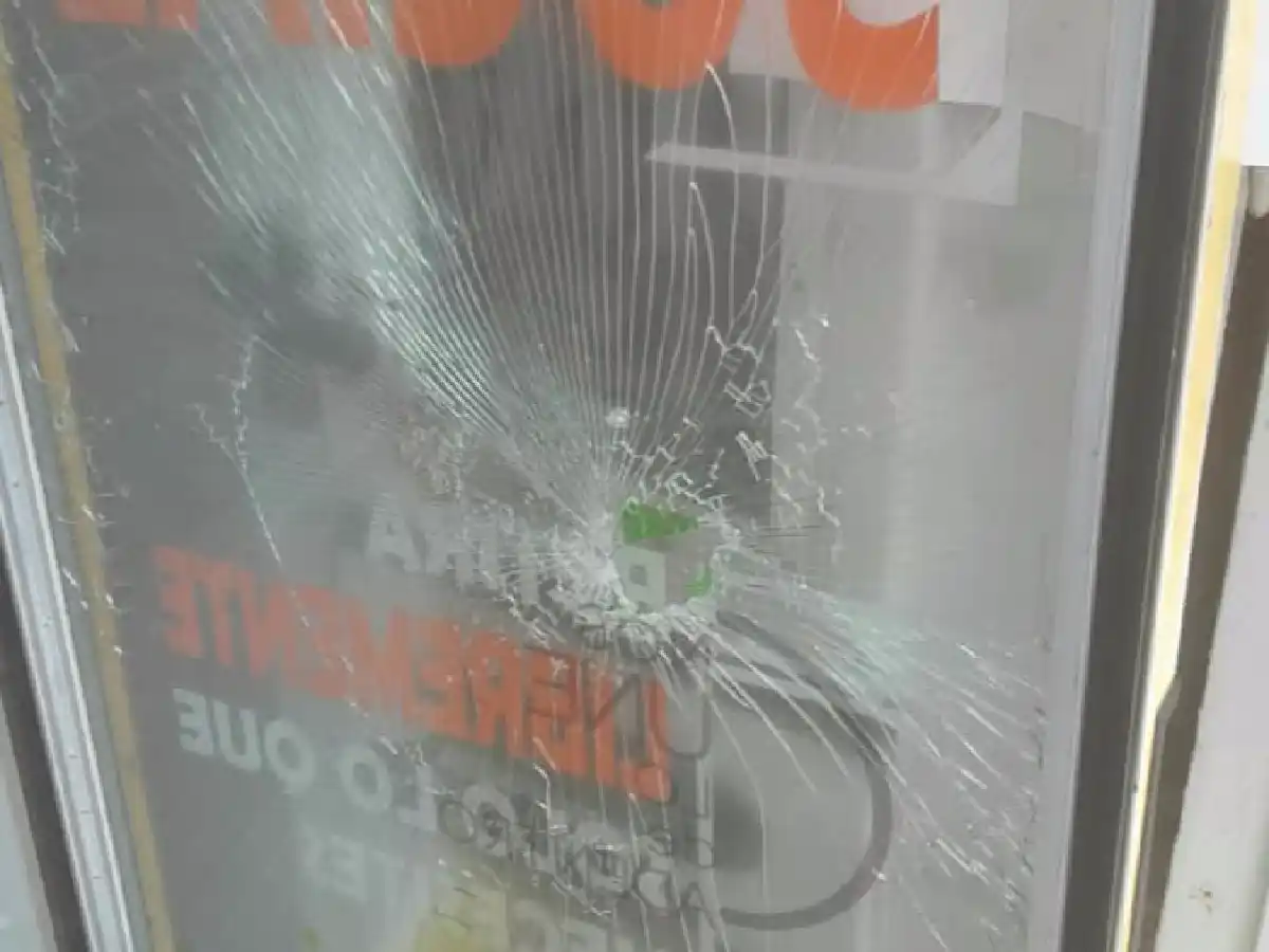 Indigna: vándalos dejaron fuera de servicio la Heladera Social 