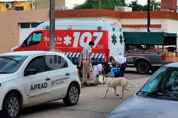 Un hombre se cayó en el hueco de una tapa de ASSA y lo tuvieron que rescatar