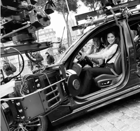La actriz publicó una fotografía del rodaje junto a Tom Cruise. Foto: Instagram