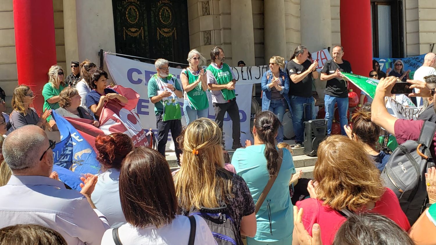 Gran convocatoria tuvo la marcha de ATE frente a la explanada del Municipio.