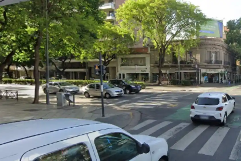 Un joven amenazó con golpear a un hombre en avenida Pellegrini y fue detenido