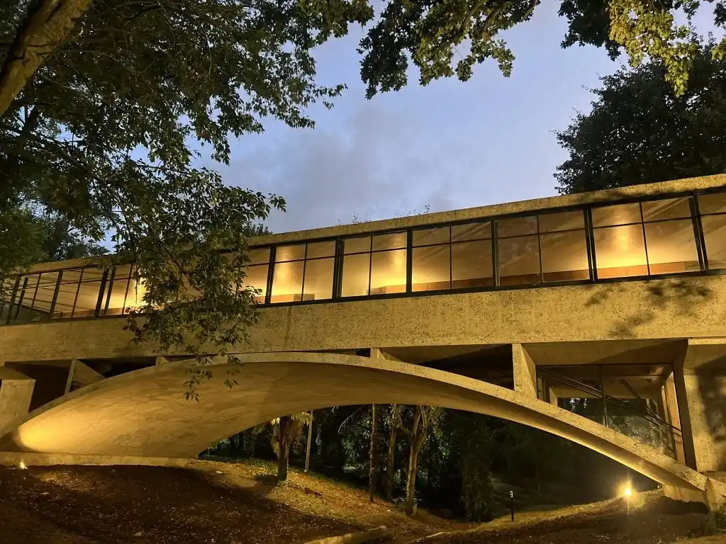 Tras un año y medio de restauración: Se reinauguró la icónica “Casa sobre el Arroyo” en Mar del Plata