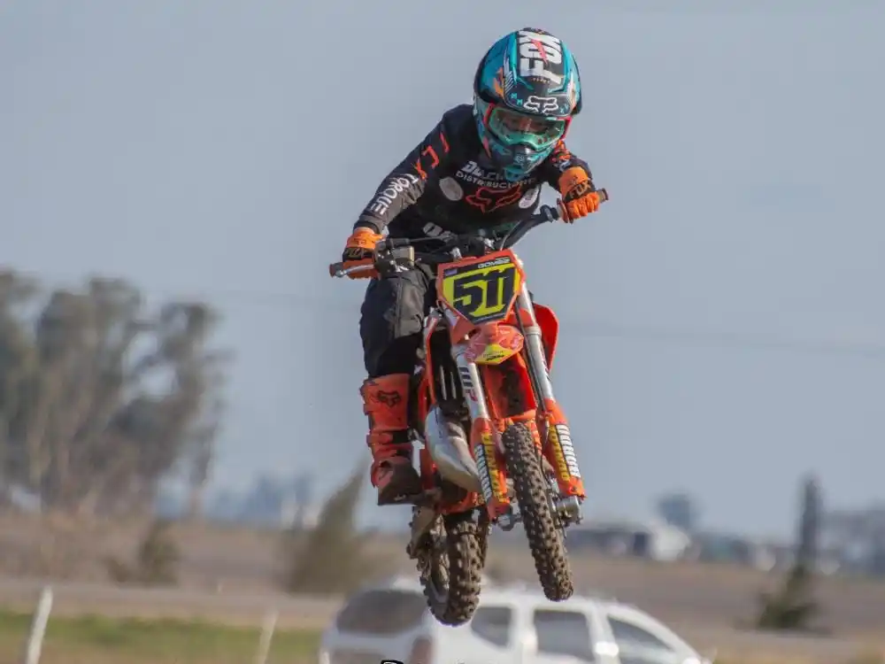 Fermín Gómez deslumbra en la pista santafesina