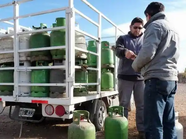 En medio de la crisis del gas y la ola de frío, 
el Gobierno liberó el precio de las garrafas