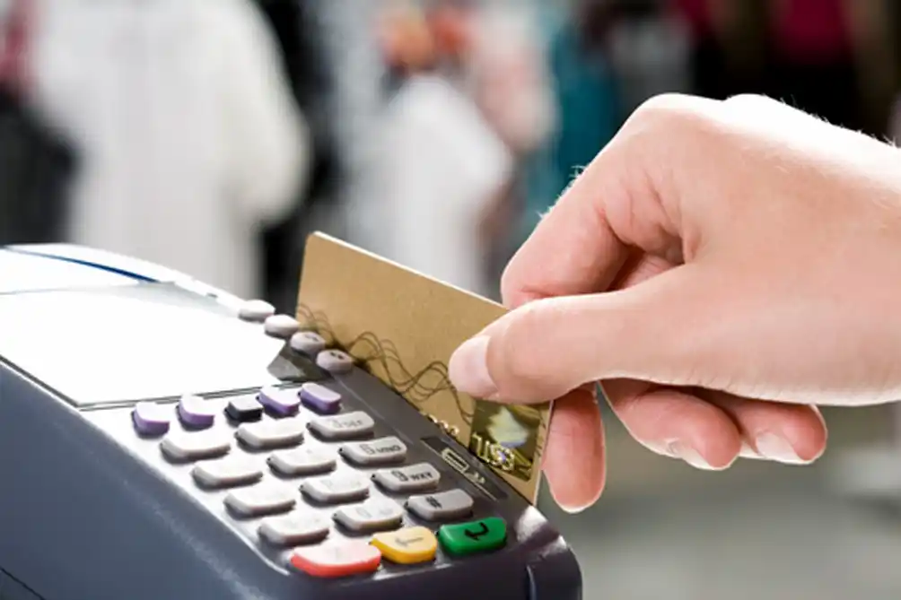 Permiten financiar vencimientos de las tarjetas con tres meses de gracia y nueve cuotas