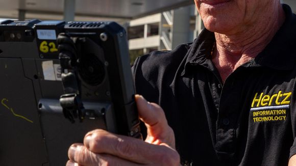 Hertz acelera la entrega de autos en aeropuertos con tablets de Getac