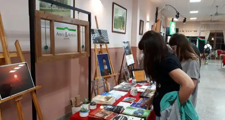 Última jornada de la Feria del Libro 2017: Stands, presentaciones de libros y gala lírica