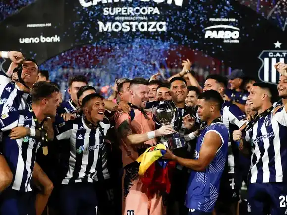 Talleres venció a River en los penales y se coronó campeón de la Supercopa Internacional