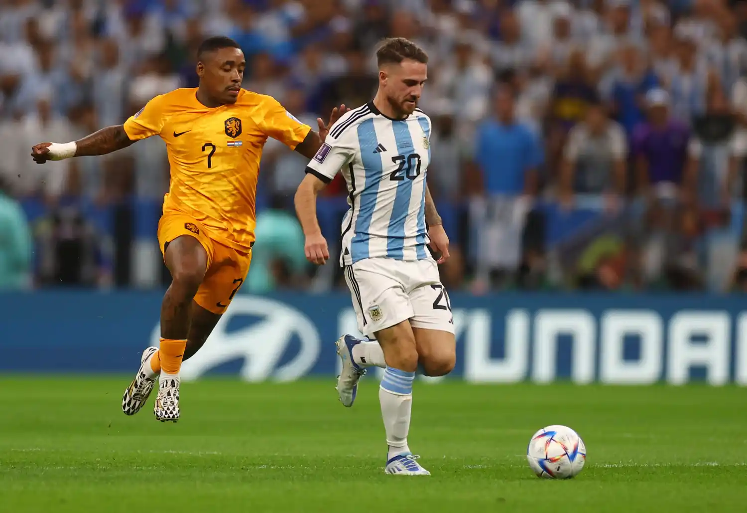 Mac Allister, marcado por Bergwijn.